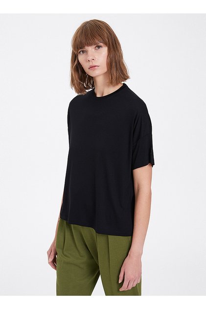 West Mark London Women's Ecovero Ecological Viscose Loose Cut Crew Neck Black T-shirt