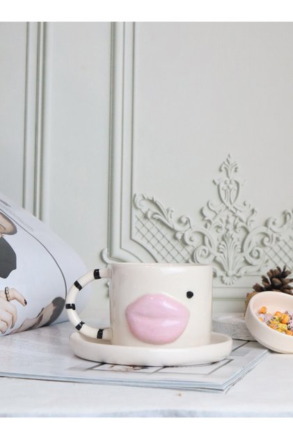 Handmade Ceramic Mug with Lip Figure 170ml