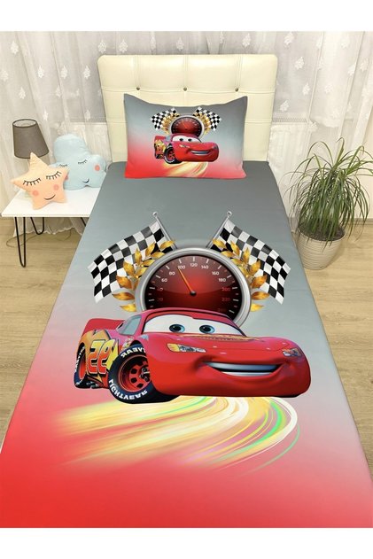 Red Mcqueen Patterned Bedspread and Pillowcase