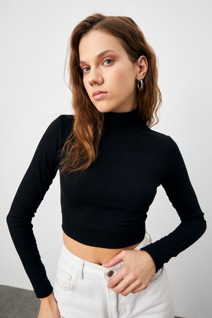 Women's Black Turtleneck Crop Badi