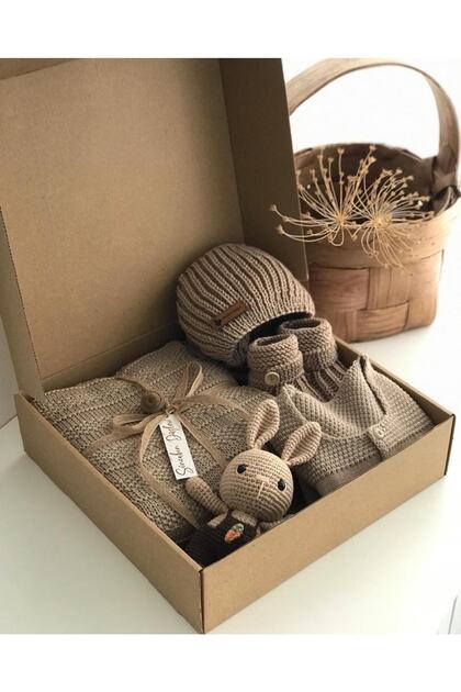 Welcome Baby Newborn Baby Gift Box Set Hospital Discharge Blanket Booties Hat Toy