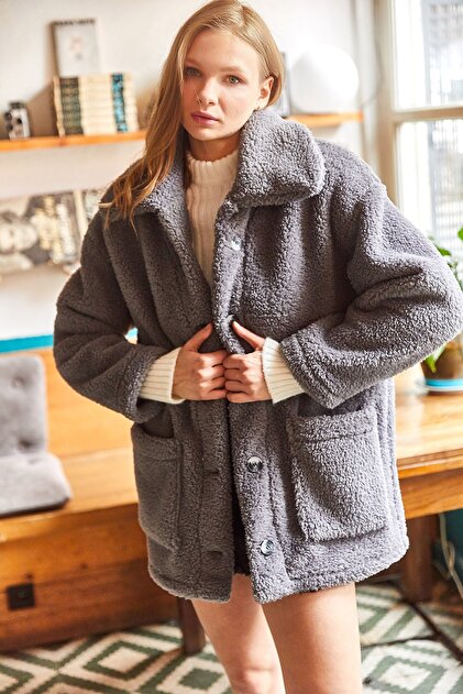 Olalook Kadın Gri Düğmeli Cepli Astarsız Oversize Peluş Ceket CKT