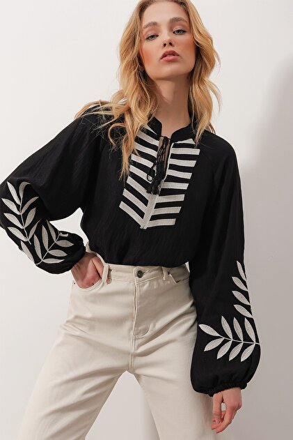 Trend Alaçatı Stili Women's Black V-Neck Front Tie Sleeves