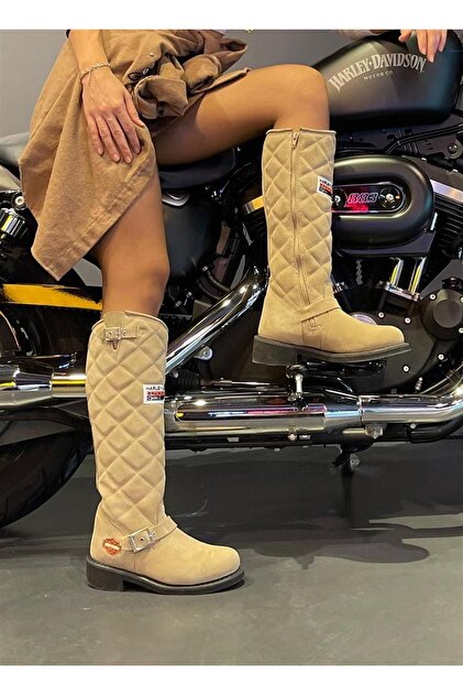 Yalangoch blondalar kovboy holatida Yalangoch blondalar kovboy holatida