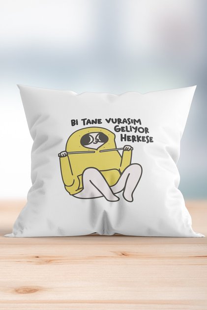 Bi Tane Vurasım Geliyor Herkese Baskılı Yastık