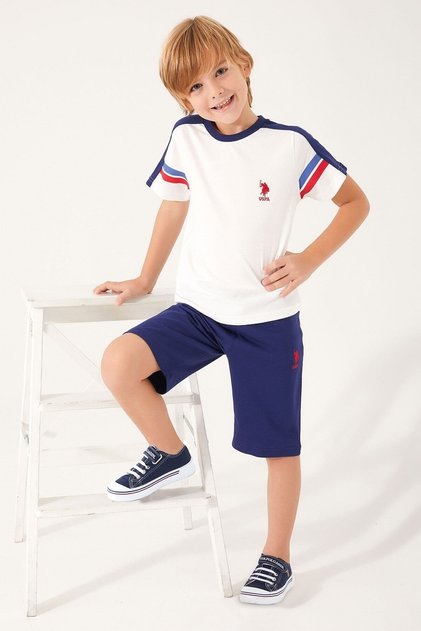 طقم برمودا Coffee With White Stripe Krem من U.S. Polo Assn للأولاد، باللون الكريمي مع خطوط بيضاء