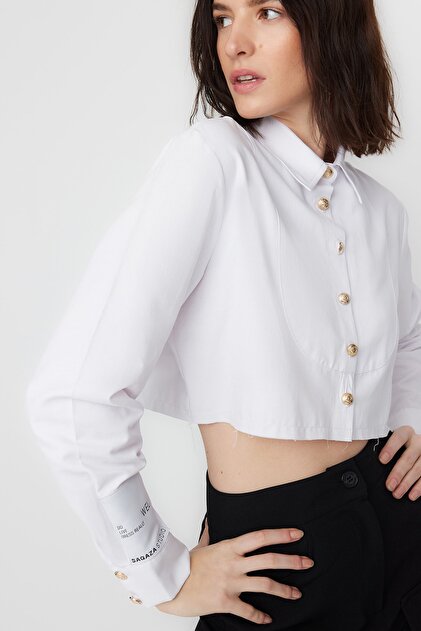 Trendyolmilla X Sagaza Studio Ekru Altın Düğme Detaylı Crop Gömlek