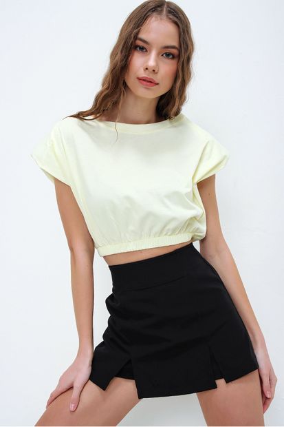Trend Alaçatı Stili Kadın Açık Sarı Omuz Vatkalı Beli Lastikli Crop T-Shirt ALC-X5800 - 3