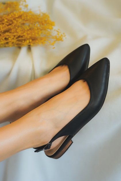Uke Black Pointed Toe Casual Ballet Flats