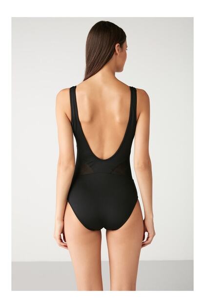 Que Swimsuit