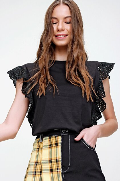Trend Alaçatı Stili Kadın Siyah Güpür Kollu Vatkalı Bluz ALC-X5939 - 1