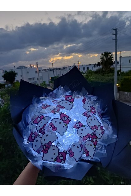 Hello Kitty Temalı Işıklı Buket – Doğum Günü ve Sevgiliye Hediye