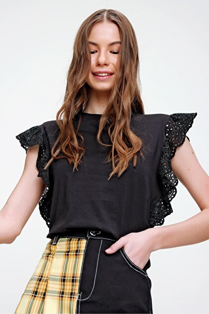 Trend Alaçatı Stili Kadın Siyah Güpür Kollu Vatkalı Bluz ALC-X5939 - 3