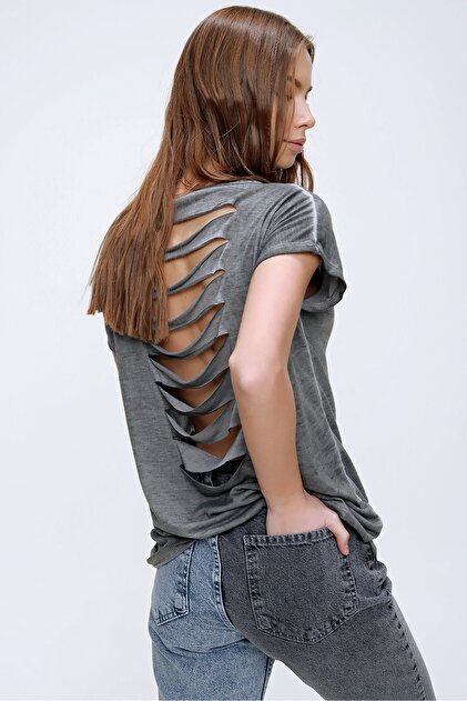 Trend Alaçatı Stili Kadın Antrasit Lazer Kesimli Yağ Yıkamalı T-Shirt MDA-1118 - 1