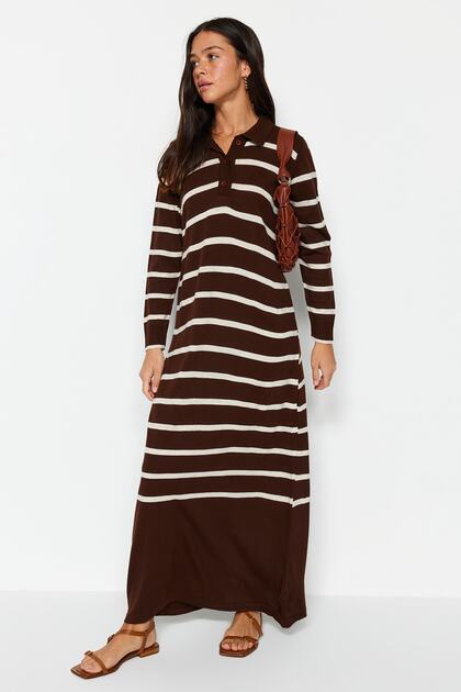 Rochie tricotată cu dungi cu guler polo maro TCTAW22EB02122