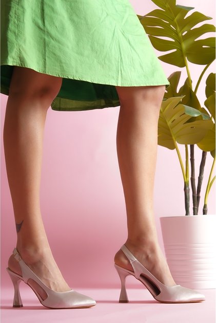Pantofi cu toc din satin bej