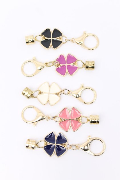 Gold 5-Piece Clover Decorated Keychain