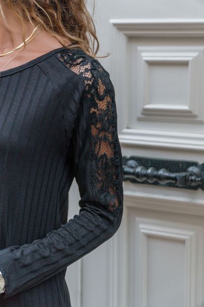 Trend Alaçatı Stili Kadın Siyah Omuz Dantel Detaylı Bluz ALC-015-209-C - 2