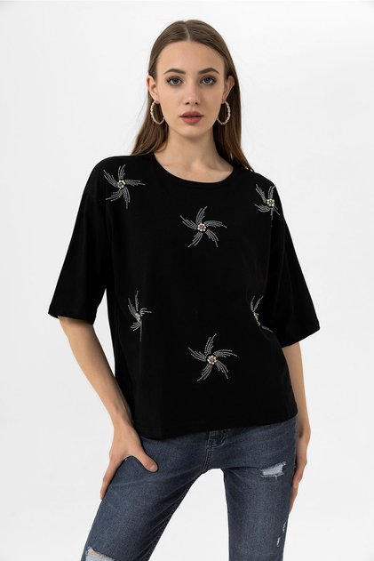 Kadın Siyah Önü Taş Işlemeli Bisiklet Yaka T-shirt