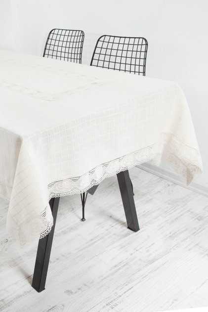 Medium Lace Tablecloth 160x160 Cm