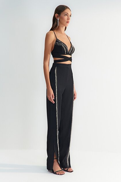 Trendyolmilla X Zeynep Tosun Siyah Parlak Taşlı Pantolon