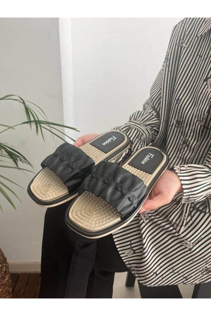 Not Affected by Water Plastic Straw Slippers Non-Slip Sole Beach Pool Coast Bathroom Balcony Slippers
