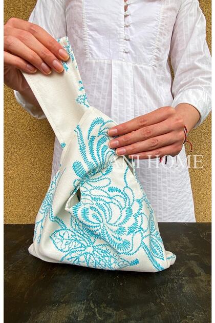 Japon Düğümü Bilek Çantası Clutch Beyaz Mavi Çiçek Desenli Duck Kumaş