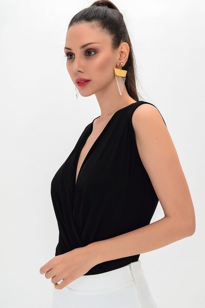 Kadın Siyah Alttan Çıtçıtlı Kruvaze Bluz 18L6277