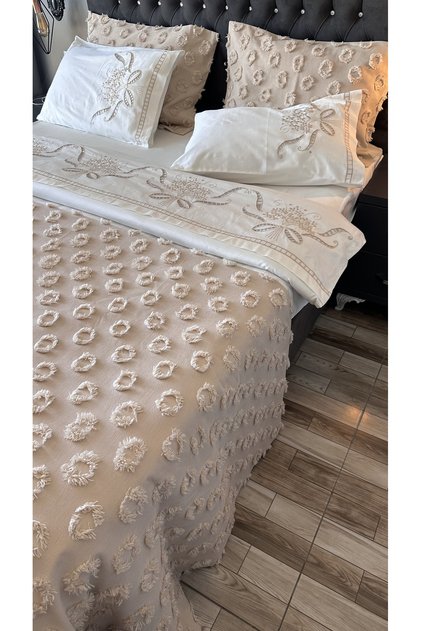 BED COVER AND COTTON SATIN Duvet Cover SET CONSISTS OF 9 PIECES IN COMPLETE.,