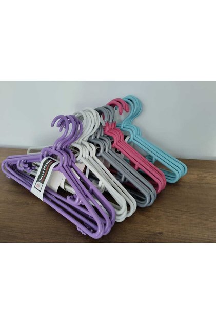 Plastic Clothes Hangers 6 Pieces