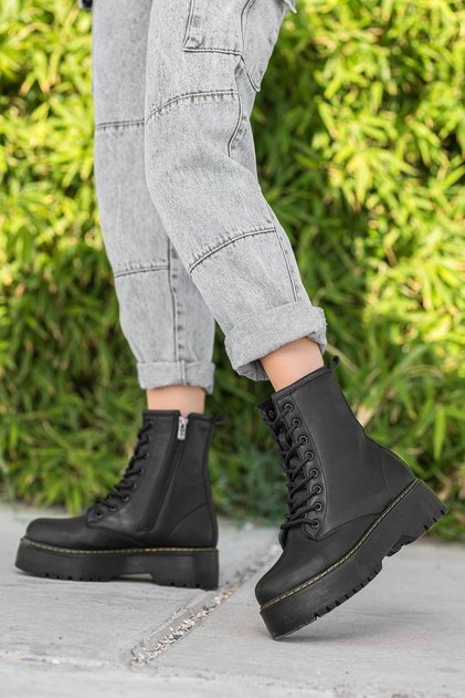 Moni Black Skin Thick Soled Women's Daily Boots