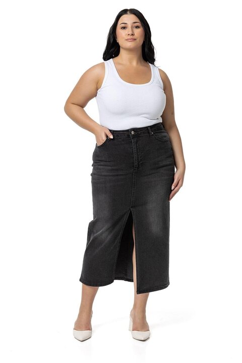 DISENTIS MODEST Büyük Beden Önden Yırtmaç Detaylı Beş Cepli Midi Denim Siyah Etek