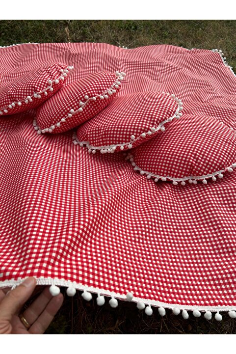 Zeren Home Ponponlu Sıvı Geçirmez Keten Masa Piknik Örtüsü 170 x 170 , 4 Yuvarlak Minder
