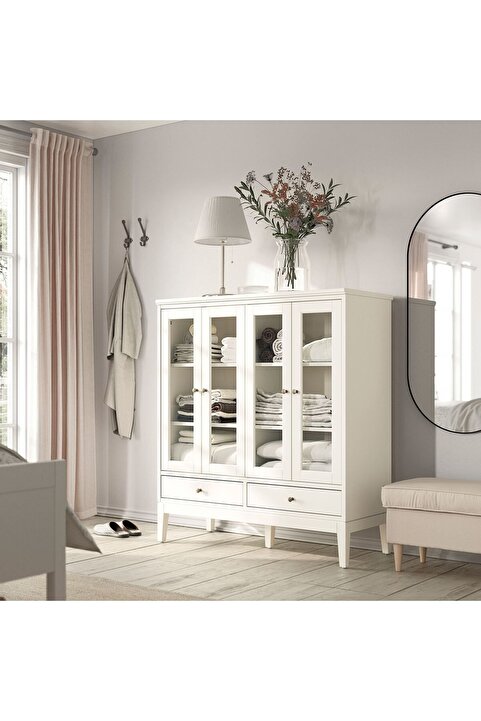 IKEA Vitrin, Genişlik: 121 cm  Derinlik: 50 cm  Yükseklik: 135 cm