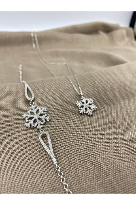 SURA SILVER KAR TANESİ MODEL ZİRKON TAŞLI 925 AYAR GÜMÜŞ SET (KOLYE VE BİLEKLİK)