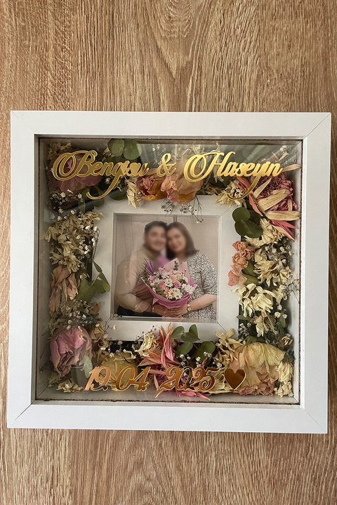 Verda Çerçeve Ledli 25x25 Cm Fotoğraf Bölümlü Isimli Anı Çerçevesi! Yeni Trend Anı Çerçevesi
