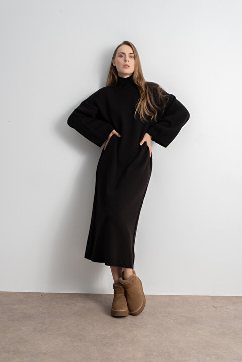 Shophia Kadın Boğazlı Oversize Triko Elbise – Siyah