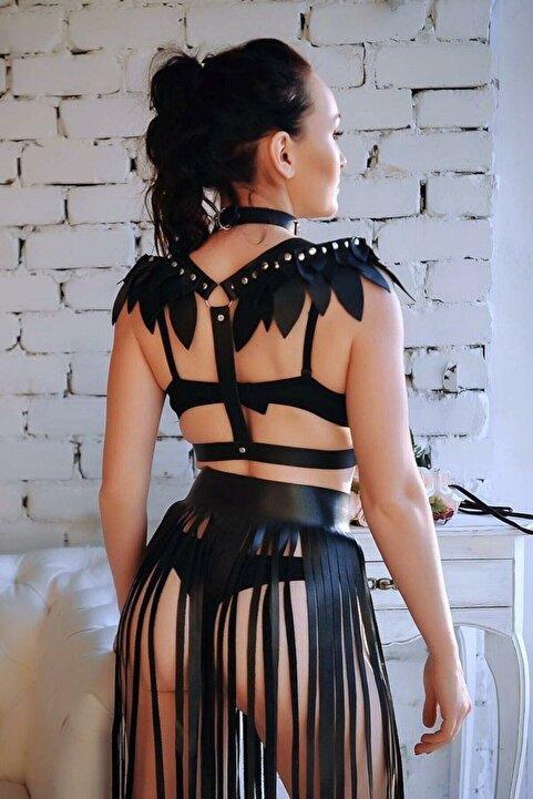 Angels Passion Kadın Fantezi İç Giyim Takımı Deri Yaprak Choker Harness Püsküllü Etek 2 Parça Siyah Büyük Beden