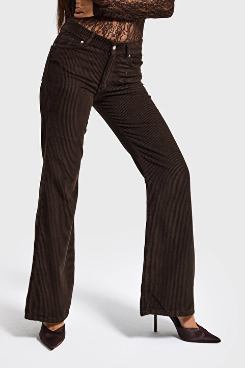 it's basic Kadın Koyu Kahve Renk 29w5-81 Midrise Flare Fit Kalın Fitilli Velvet Kumaş Kadife Pantolon