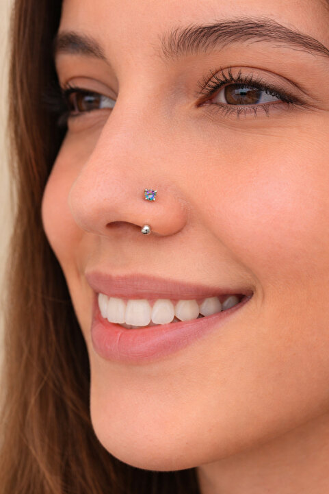 Sacce Scarves&Accessories 316 L Çelik Smiley Hızma Burun Piercingi Hologram Renk Taşlı