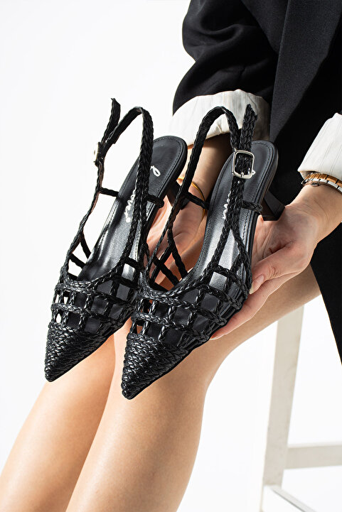 Best Cover ARVIA Kadın Siyah Sivri Burun Slingback Örgü Detaylı İnce Topuklu Ayakkabı