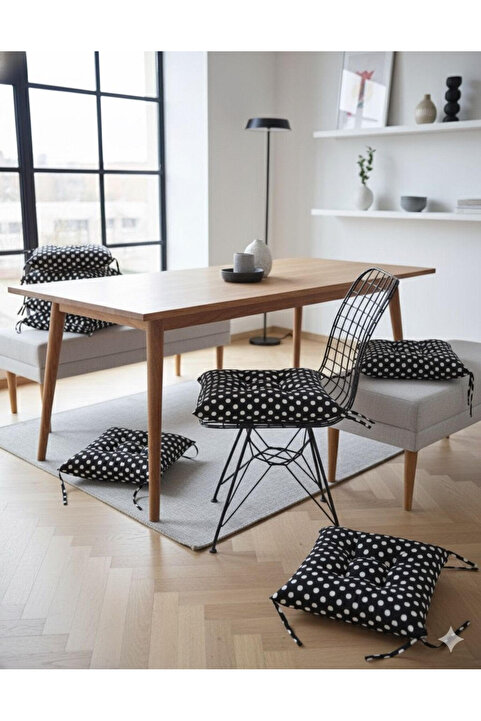 DURU HOME COLLECTİON Pofidik Sandalye Minderi Siyah Puantiyeli 1 adet