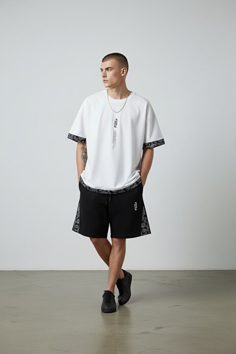 Altamira Erkek Beyaz Desenli Dikey Baskılı Oversize Tshirt Şort Takım