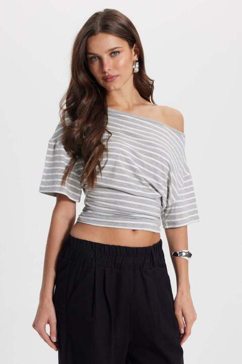 Tudors Kadın Regular Fit Klasik Kesim Asimetrik Yaka Çizgili Likralı Gri Viskon Crop Bluz