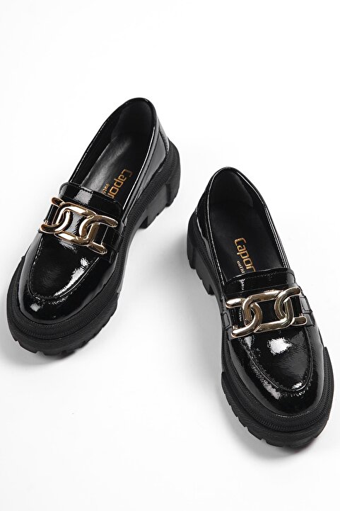 Capone Outfitters Capone Oval Burunlu Metal Aksesuarlı Trak Tabanlı Kırışık Rugan Siyah Kadın Loafer