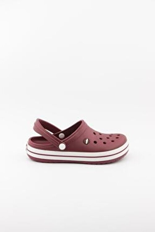 marron crocs