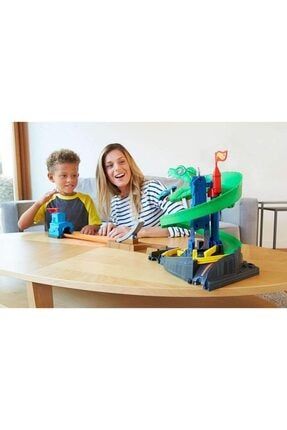 Hot wheels city shop cobra crush playset