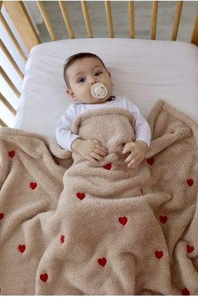 Kalp Nakışlı Welsoft bebek battaniyesi 80x100 cm Camel
