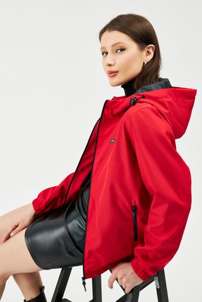 Kadın Kırmızı Içi Astarlı Suya Dayanıklı Kapüşonlu Cepli Yağmurluk - Rüzgarlık Ceket