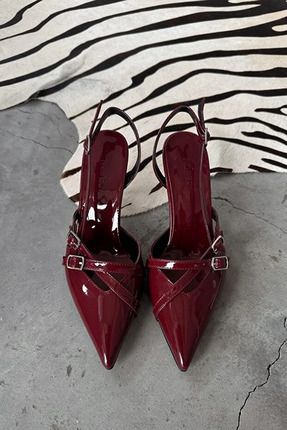 Sivri Burun İki Bantlı Tokalı Modern Topuklu Bordo Rugan Kadın klasik topuklu Ayakkabı